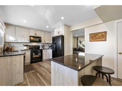 362 Killarney Glen Court Sw, Calgary, AB - Indoor Photo Showing Kitchen