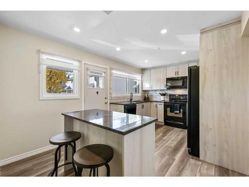 362 Killarney Glen Court Sw, Calgary, AB - Indoor Photo Showing Kitchen