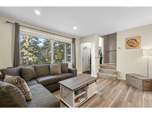 362 Killarney Glen Court Sw, Calgary, AB - Indoor Photo Showing Living Room