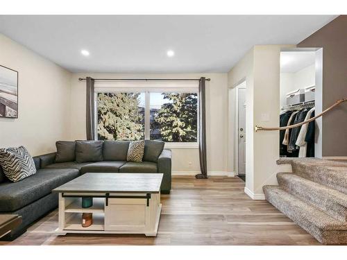 362 Killarney Glen Court Sw, Calgary, AB - Indoor Photo Showing Living Room