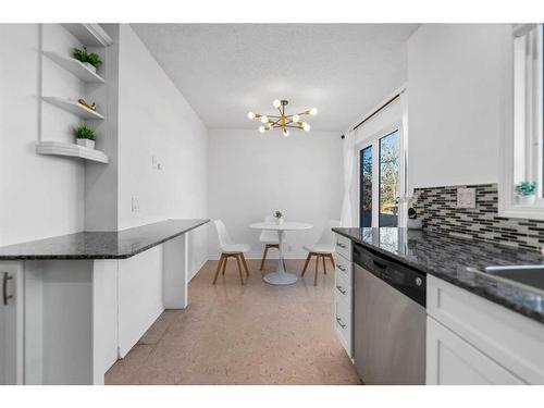 65-1012 Ranchlands Boulevard Nw, Calgary, AB - Indoor Photo Showing Kitchen With Upgraded Kitchen