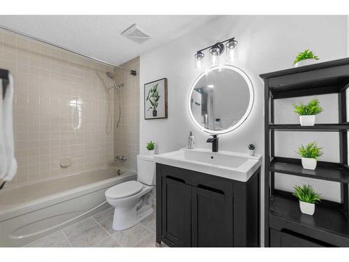 65-1012 Ranchlands Boulevard Nw, Calgary, AB - Indoor Photo Showing Bathroom