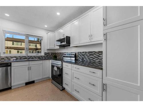 65-1012 Ranchlands Boulevard Nw, Calgary, AB - Indoor Photo Showing Kitchen With Upgraded Kitchen