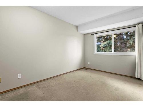 118-6915 Ranchview Drive Nw, Calgary, AB - Indoor Photo Showing Other Room