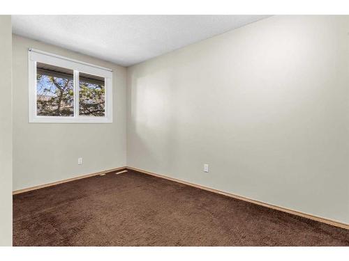 118-6915 Ranchview Drive Nw, Calgary, AB - Indoor Photo Showing Other Room