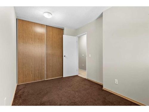 118-6915 Ranchview Drive Nw, Calgary, AB - Indoor Photo Showing Other Room