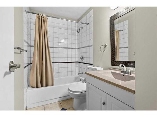 118-6915 Ranchview Drive Nw, Calgary, AB - Indoor Photo Showing Bathroom