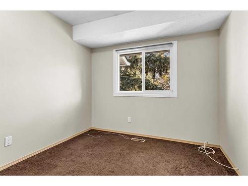 118-6915 Ranchview Drive Nw, Calgary, AB - Indoor Photo Showing Other Room