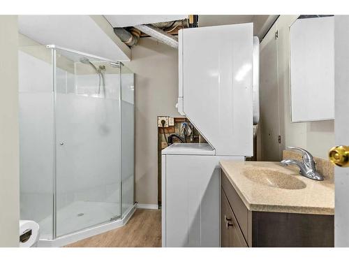 118-6915 Ranchview Drive Nw, Calgary, AB - Indoor Photo Showing Bathroom