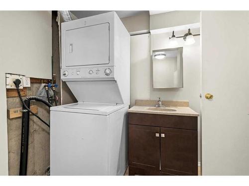 118-6915 Ranchview Drive Nw, Calgary, AB - Indoor Photo Showing Laundry Room