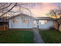 4735 46 Avenue SW Calgary, AB T3E 1J2