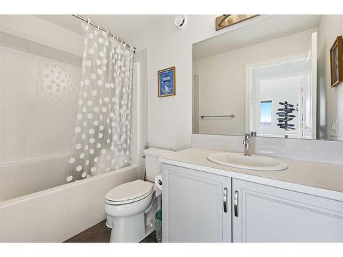 120 Howse Crescent Ne, Calgary, AB - Indoor Photo Showing Bathroom