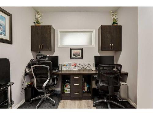 102 Hillcrest Heights Sw, Airdrie, AB - Indoor Photo Showing Office