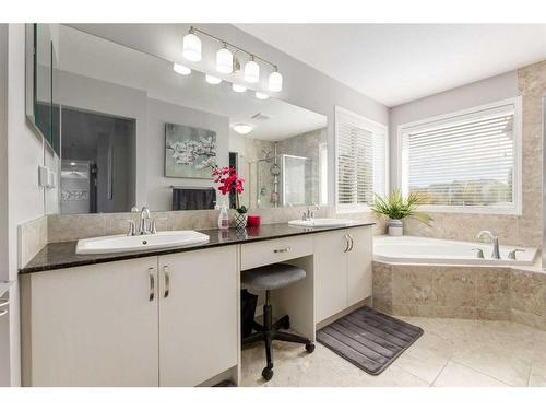 102 Hillcrest Heights Sw, Airdrie, AB - Indoor Photo Showing Bathroom