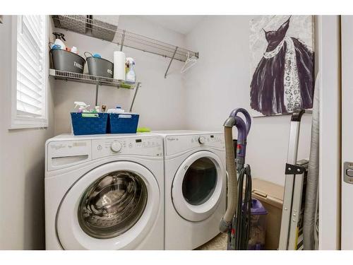 102 Hillcrest Heights Sw, Airdrie, AB - Indoor Photo Showing Laundry Room