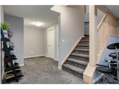 102 Hillcrest Heights Sw, Airdrie, AB - Indoor Photo Showing Other Room