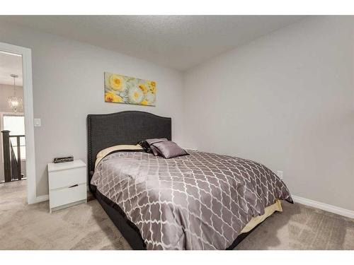 102 Hillcrest Heights Sw, Airdrie, AB - Indoor Photo Showing Bedroom