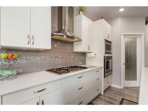 102 Hillcrest Heights Sw, Airdrie, AB - Indoor Photo Showing Kitchen With Upgraded Kitchen