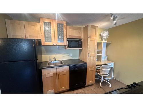 705-1236 15 Avenue Sw, Calgary, AB - Indoor Photo Showing Kitchen