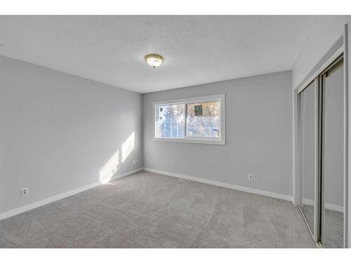 4239 58 Street Ne, Calgary, AB - Indoor Photo Showing Other Room