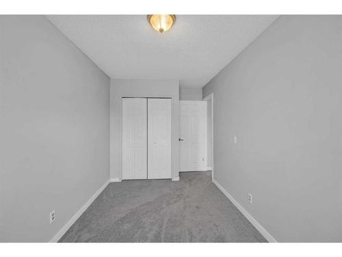 4239 58 Street Ne, Calgary, AB - Indoor Photo Showing Other Room