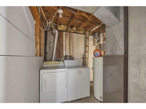 4239 58 Street Ne, Calgary, AB - Indoor Photo Showing Laundry Room