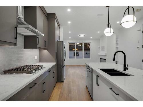 7106 36 Avenue Nw, Calgary, AB - Indoor Photo Showing Kitchen With Double Sink With Upgraded Kitchen