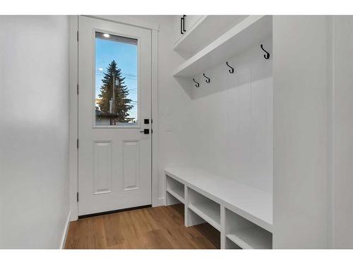 7106 36 Avenue Nw, Calgary, AB - Indoor Photo Showing Other Room