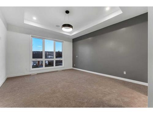 7106 36 Avenue Nw, Calgary, AB - Indoor Photo Showing Other Room