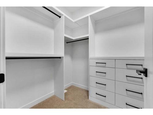 7106 36 Avenue Nw, Calgary, AB - Indoor With Storage