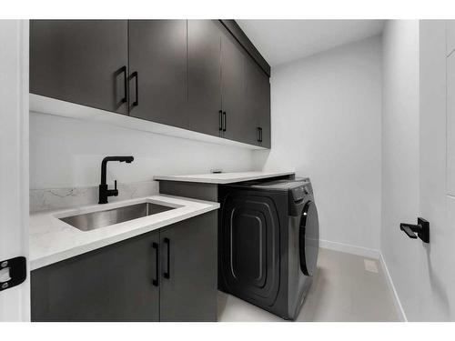 7106 36 Avenue Nw, Calgary, AB - Indoor Photo Showing Laundry Room