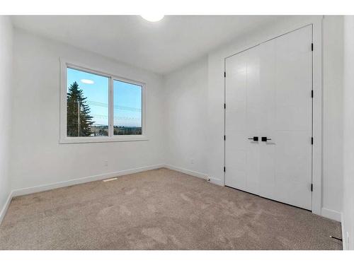 7106 36 Avenue Nw, Calgary, AB - Indoor Photo Showing Other Room