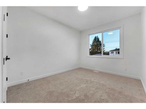 7106 36 Avenue Nw, Calgary, AB - Indoor Photo Showing Other Room