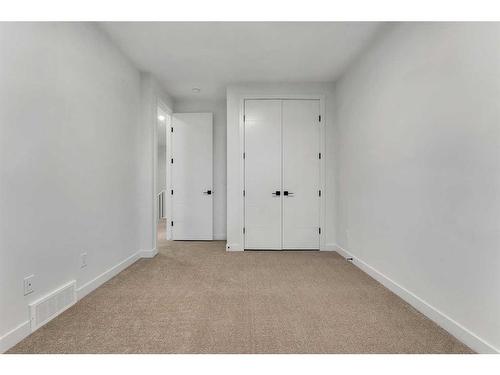 7106 36 Avenue Nw, Calgary, AB - Indoor Photo Showing Other Room