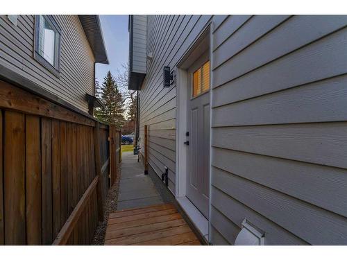 7106 36 Avenue Nw, Calgary, AB - Outdoor With Exterior