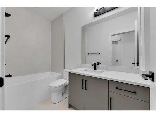 7106 36 Avenue Nw, Calgary, AB - Indoor Photo Showing Bathroom