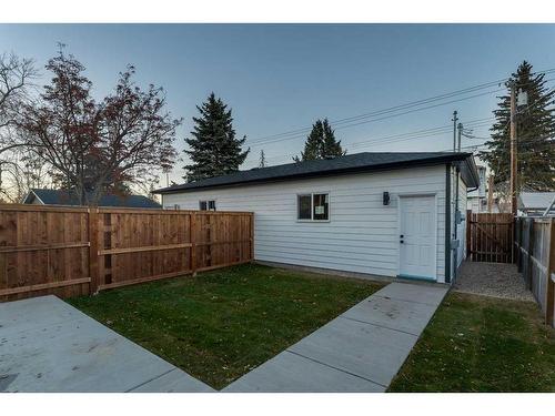 7106 36 Avenue Nw, Calgary, AB - Outdoor