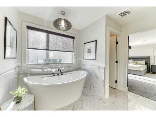 105 Trasimeno Crescent Sw, Calgary, AB - Indoor Photo Showing Bathroom