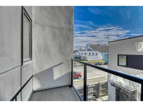 105 Trasimeno Crescent Sw, Calgary, AB - Outdoor With Balcony With Exterior