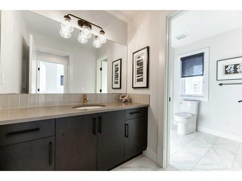 105 Trasimeno Crescent Sw, Calgary, AB - Indoor Photo Showing Bathroom