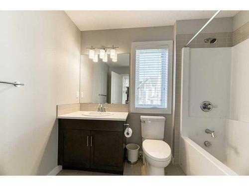 105 Trasimeno Crescent Sw, Calgary, AB - Indoor Photo Showing Bathroom