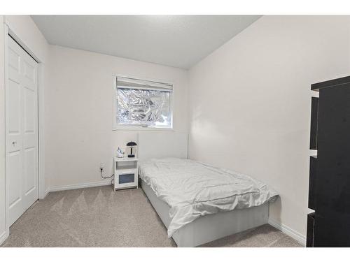 50 Crystalridge Crescent, Okotoks, AB - Indoor Photo Showing Bedroom