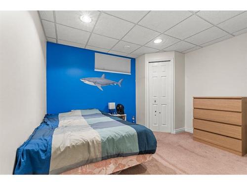 50 Crystalridge Crescent, Okotoks, AB - Indoor Photo Showing Bedroom