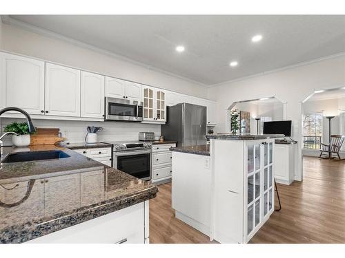 50 Crystalridge Crescent, Okotoks, AB - Indoor Photo Showing Kitchen