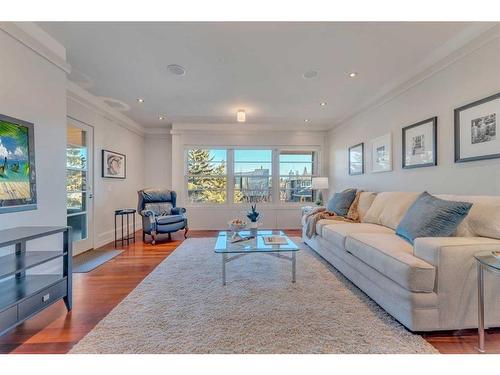 3209 5 Street Nw, Calgary, AB - Indoor Photo Showing Living Room