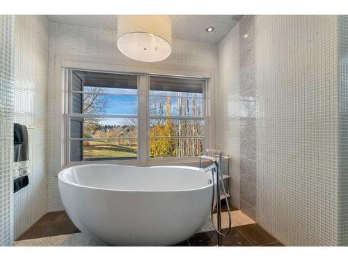 3209 5 Street Nw, Calgary, AB - Indoor Photo Showing Bathroom