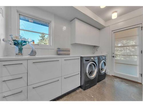 3209 5 Street Nw, Calgary, AB - Indoor Photo Showing Laundry Room