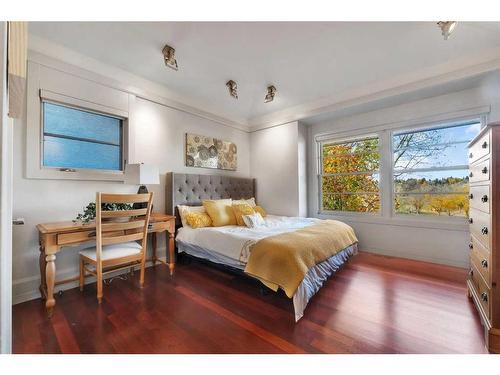 3209 5 Street Nw, Calgary, AB - Indoor Photo Showing Bedroom