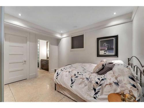 3209 5 Street Nw, Calgary, AB - Indoor Photo Showing Bedroom