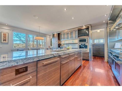 3209 5 Street Nw, Calgary, AB - Indoor Photo Showing Kitchen With Upgraded Kitchen